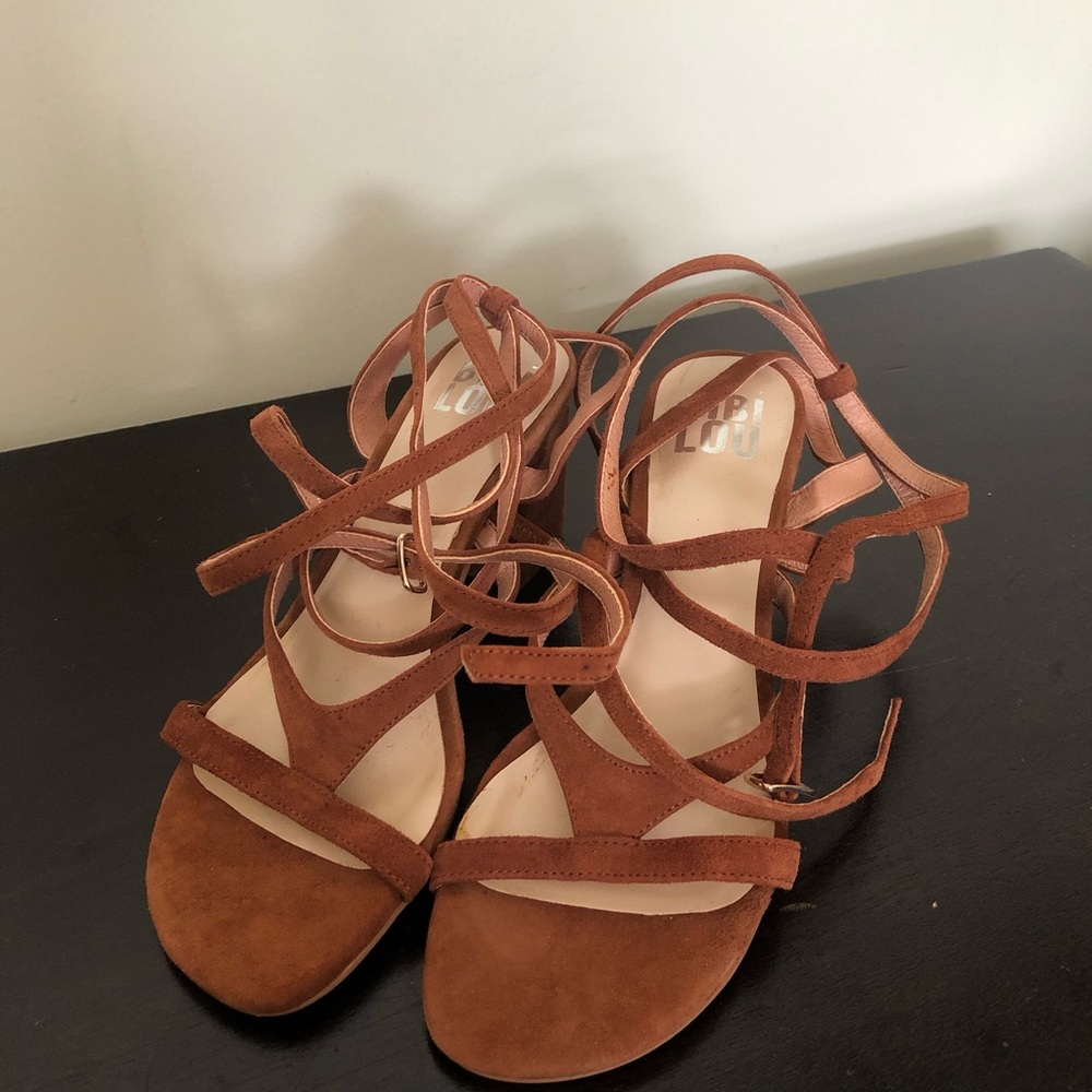 NWOT Bibi Lou suede Tie-up Sandals Size 37